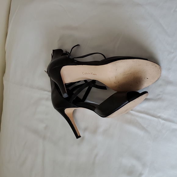 Shoes - Picture 4 of 4